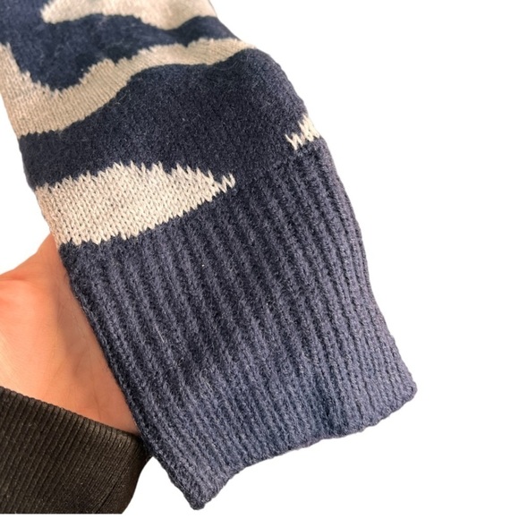 John+ Jenn blue camo abstract Crew Neck Sweater - women’s size M - Picture 7 of 9